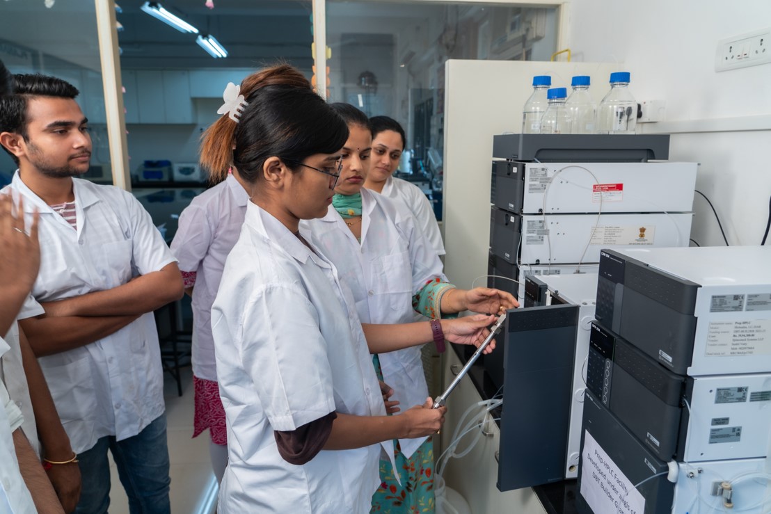Preparative HPLC Training Resource person Ms. Vaishnavi Ragji and Ms. Manashi Dutta Application Scientists Spinco Biotech